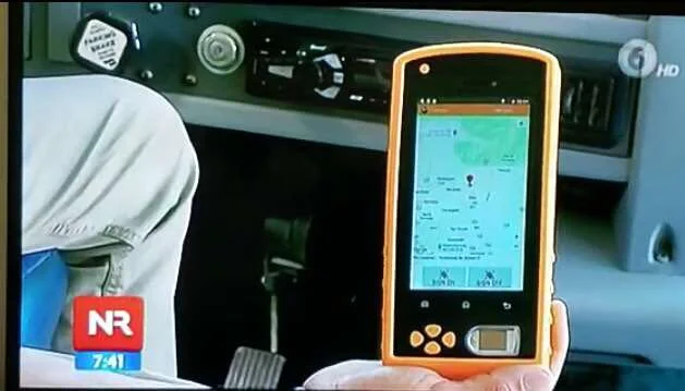 جهاز لوحي حيوي لتسجيل حضور الطلاب في حافلات المدارس